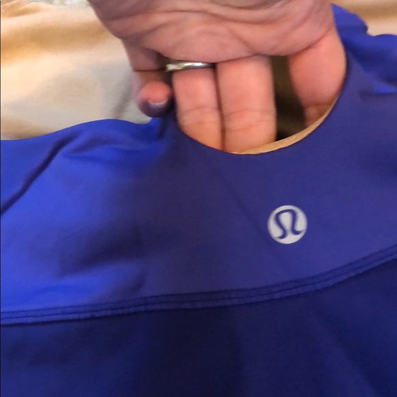 Lululemon Women’s Built in bra tank size 4 - Picture 3 of 5